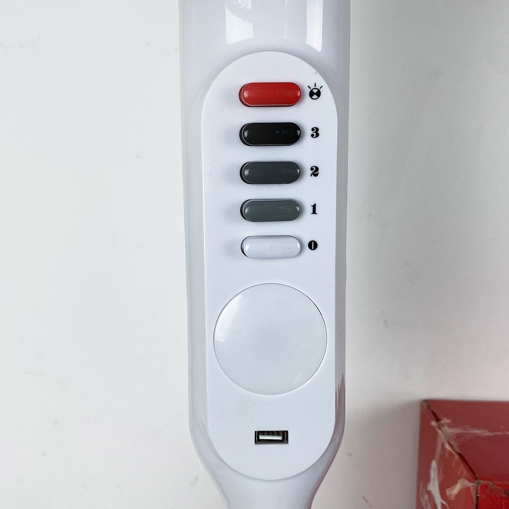 Quạt năng lượng mặt trời Lion LT-188 (1tx4)