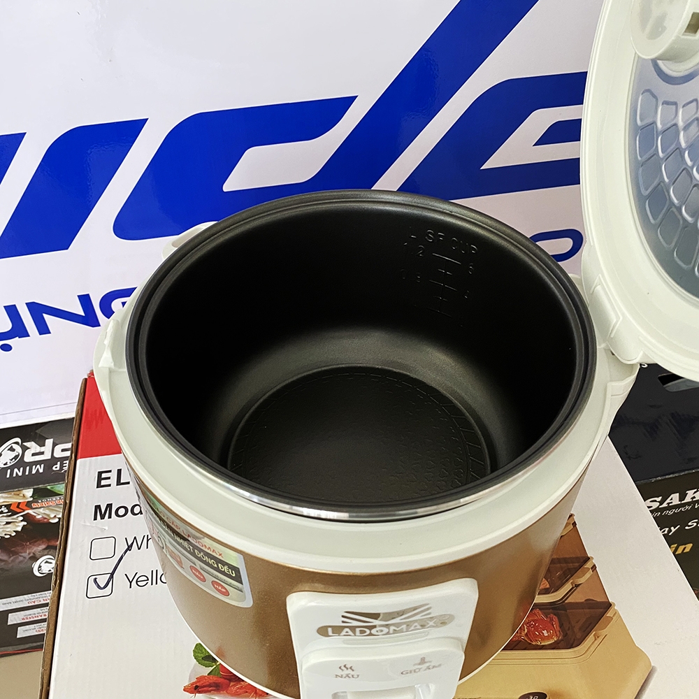 Nồi cơm điện 1.8L Ladomax Ha-7718 (1tx6)