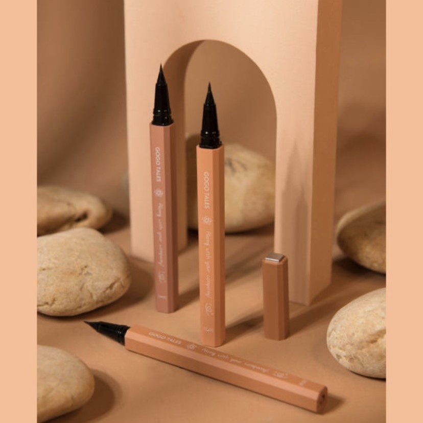 Kẻ Mắt Sắc Nét Siêu Mảnh Gogo Tales Slender Beckoning Eyeliner 0.6ml