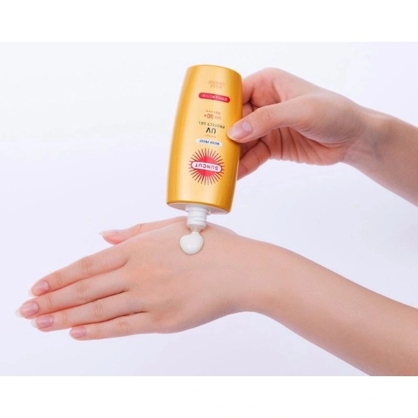 Chống Nắng Dạng Sữa Kose Suncut UV Milk Super Water Proof SPF 50+/PA++++ 100g