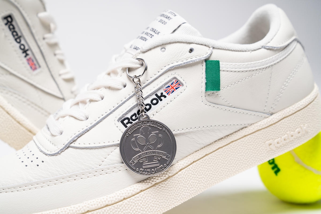 reebok-tai-ban-lai-mau-club-c-85-vintage-de-ky-niem-35-nam