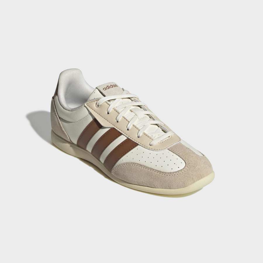 Giày thời trang adidas Barreda Lo Nữ - HQ7389