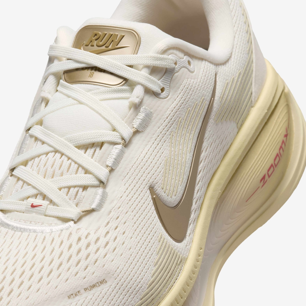 Giày chạy bộ Nike Vomero 18 Nữ - HM6804-118