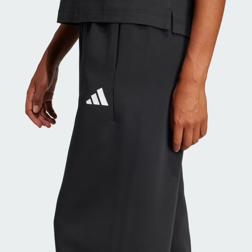 Quần nỉ adidas Future Icons 3 sọc Nữ - JE0150