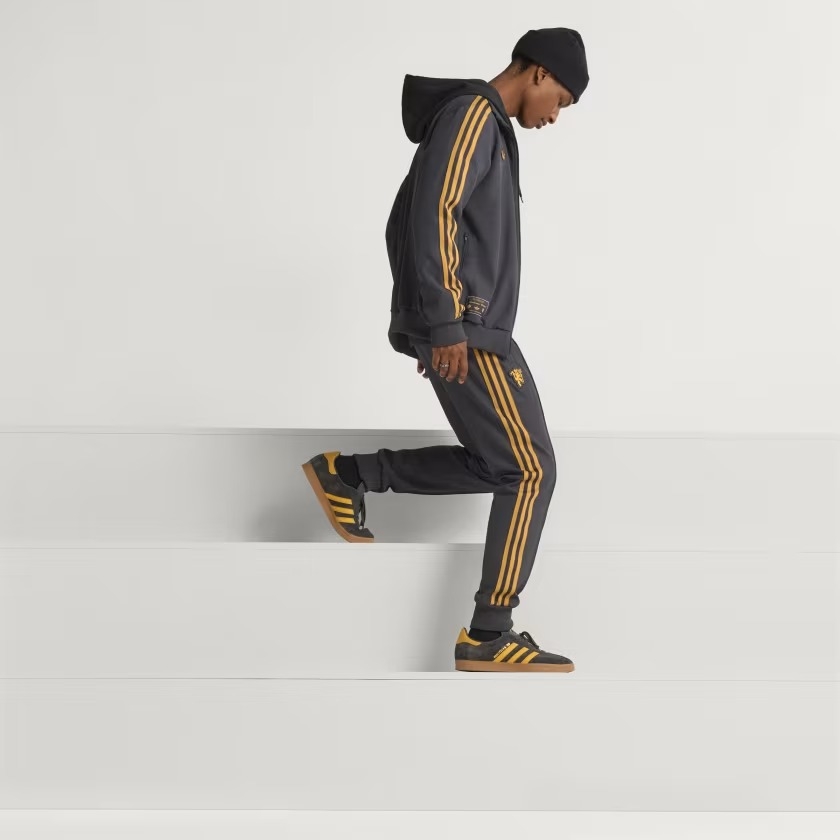 Quần nỉ bóng đá adidas Manchester United Terrace Icons Nam - JN2815