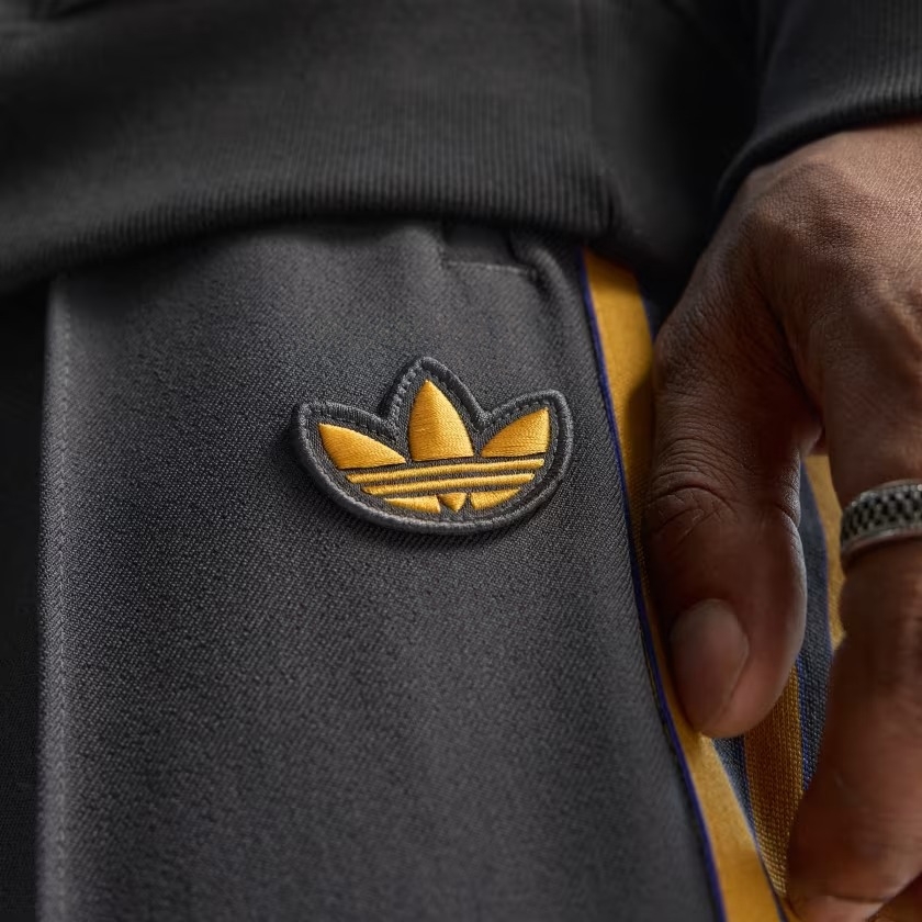 Quần nỉ bóng đá adidas Manchester United Terrace Icons Nam - JN2815