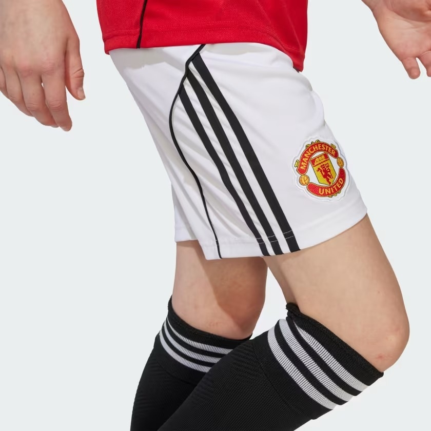 Quần short bóng đá trẻ em adidas Sân nhà Manchester United 25/26 Unisex - JP3017