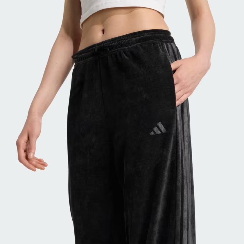 Quần nhung adidas Tiro Nữ - JM1805