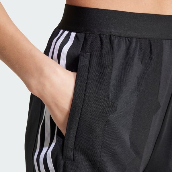 Quần short adidas Tiro 3 sọc Nữ - IX3502