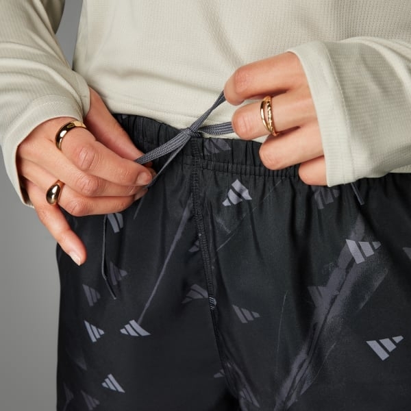 Quần short chạy bộ adidas brand love Nữ IL7221