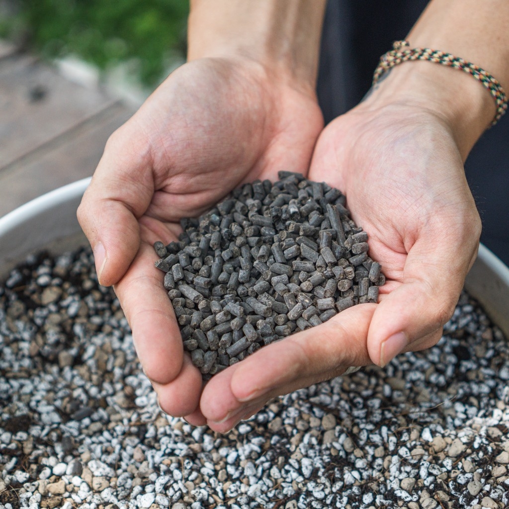 [200g] Phân hữu cơ dạng viên - Giúp cây up size nhanh, tốt cho bộ rễ | Joy Garden