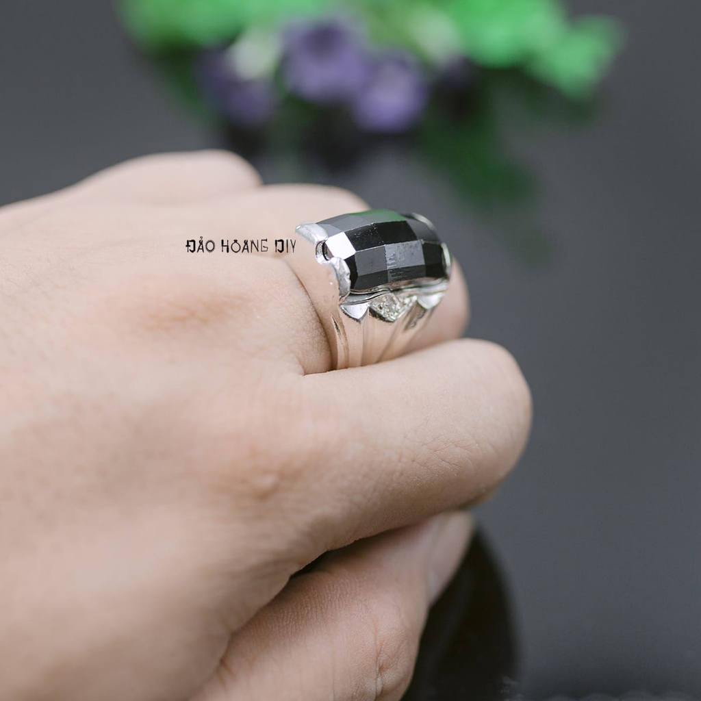 Nhẫn Bạc Nam Phong Thủy Đá Đen Hình Chữ Nhật Dài Đúc Trơn Đơn Giản Khỏe Khoắn N2407050009