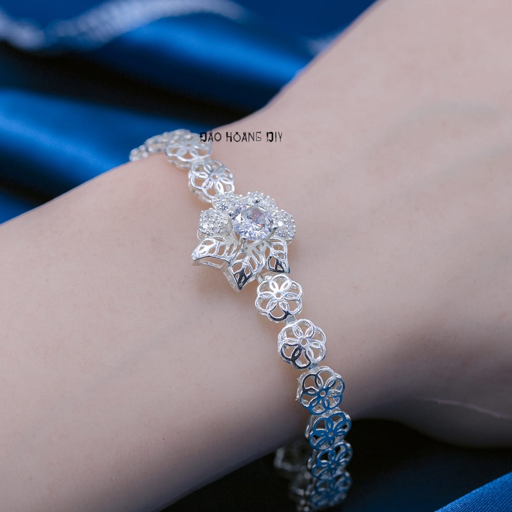 Lắc Tay Bạc Nữ Hình Hoa 4 Cánh Những Chiếc Lá Xinh Xắn L2410070015