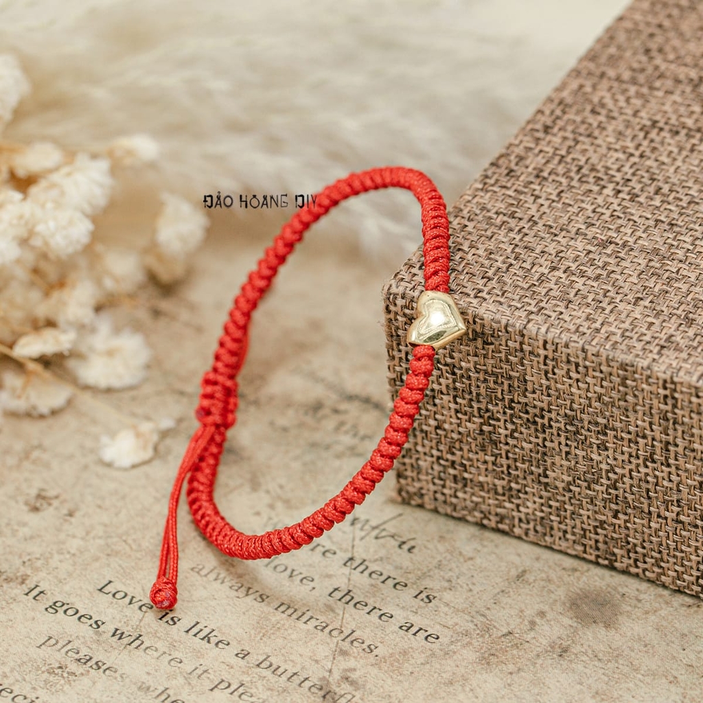 Vòng Tay Dây Đỏ Charm Trái Tim Bạc Xi Vàng V2409160016