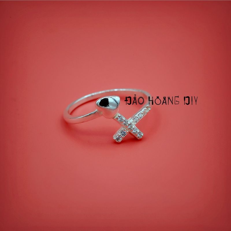 Nhẫn bạc nữ đeo ngón trỏ hình trái tim thánh giá PVN1276