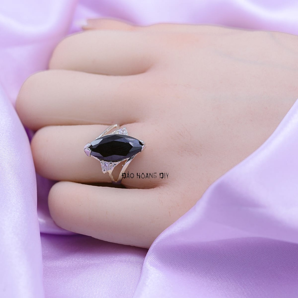 Nhẫn Bạc Nữ Phong Thủy Đá Đen N2409060012