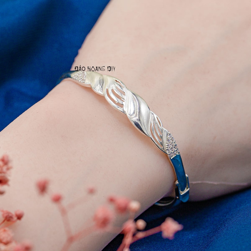 Vòng tay bạc nữ mặt vòng hình lá xếp xen kẽ lượn sóng mềm mại V2409050025