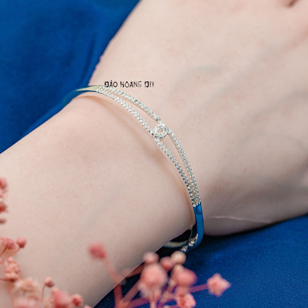 Vòng tay bạc nữ mặt vòng hình chữ X cách điệu đính đá V2409050069