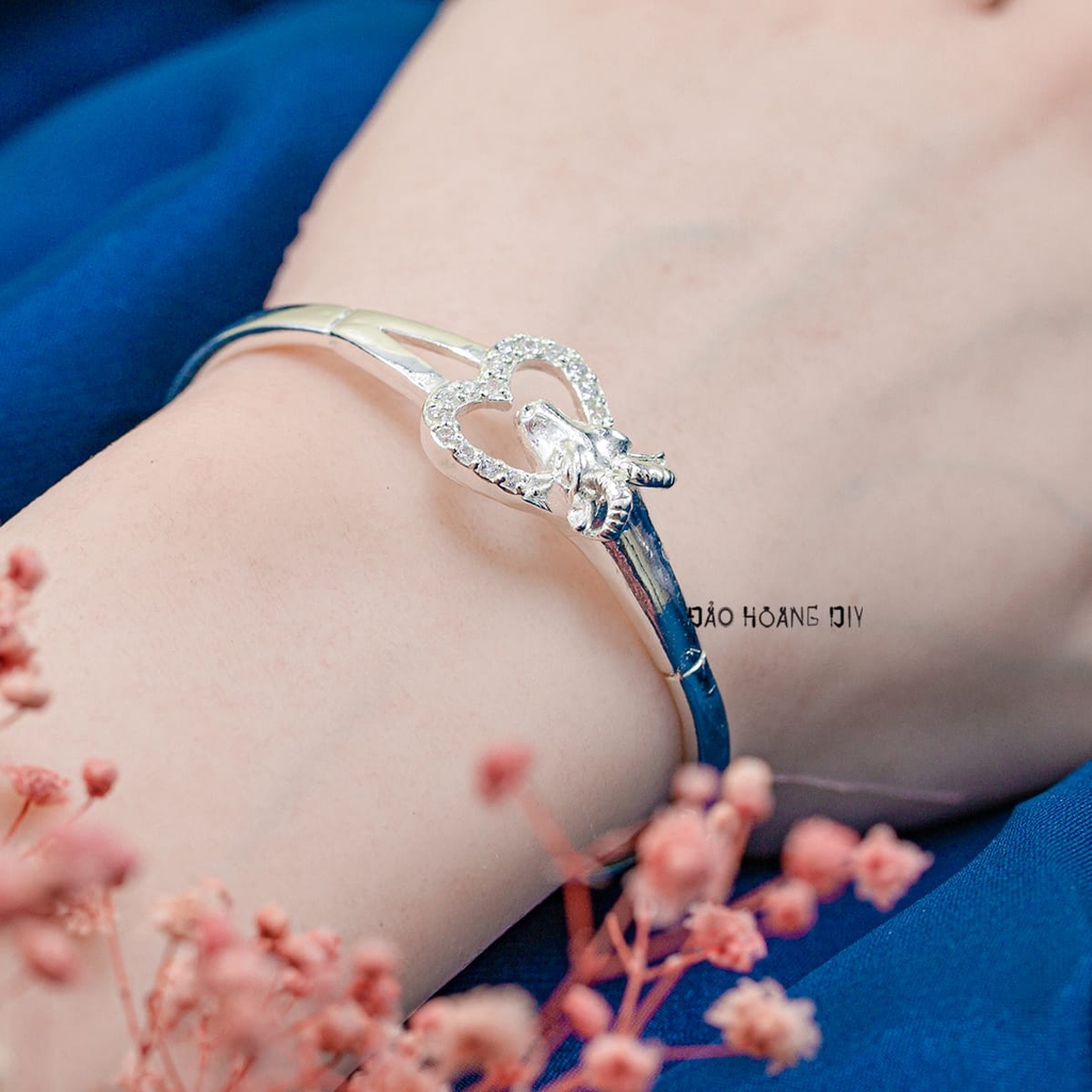 vòng tay bạc nữ mặt vòng hình Trái tim đính đá kết hợp với với đầu sơn dương cá tính V2409040015