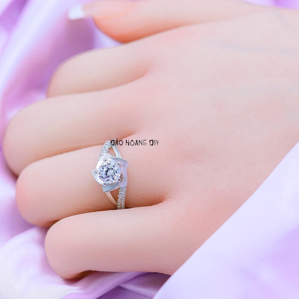 Nhẫn Bạc Nữ Hình Bông Hoa Đính Đá Sang Trọng N2409010009