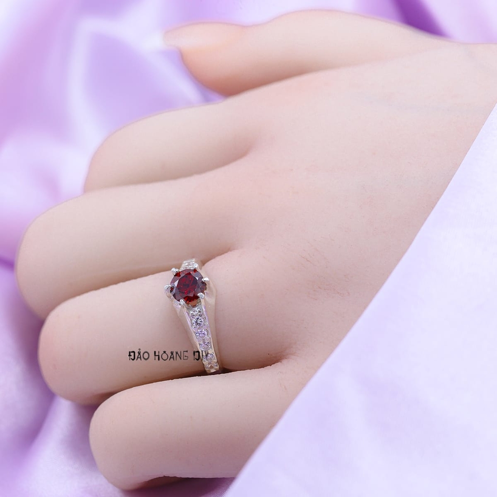 Nhẫn Bạc Nữ Phong Thủy Đá Đỏ N2409040105