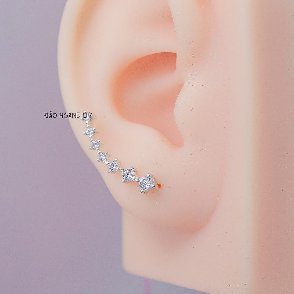 Bông Tai Bạc Nữ Kiểu Đường Cong 7 Viên Đá Lấp Lánh H2410290001