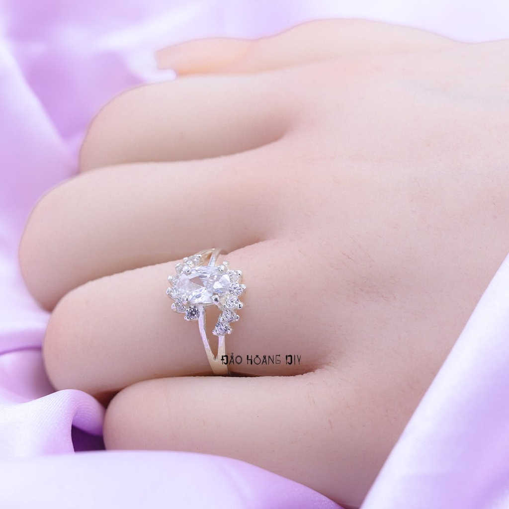 Nhẫn Bạc Nữ Hình Lá Cách Điệu Đính Đá Oval N2408310054