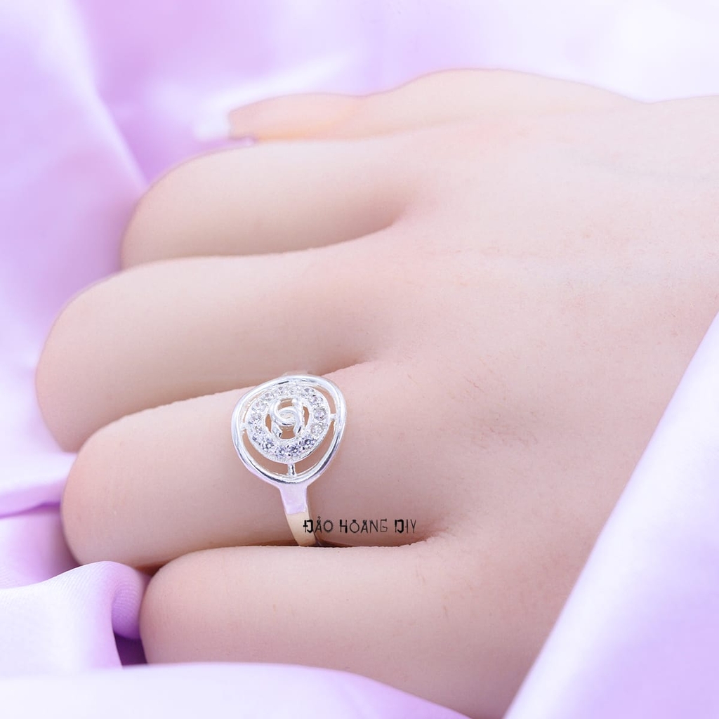 Nhẫn Bạc Nữ Trơn Đính Đá N2408250068