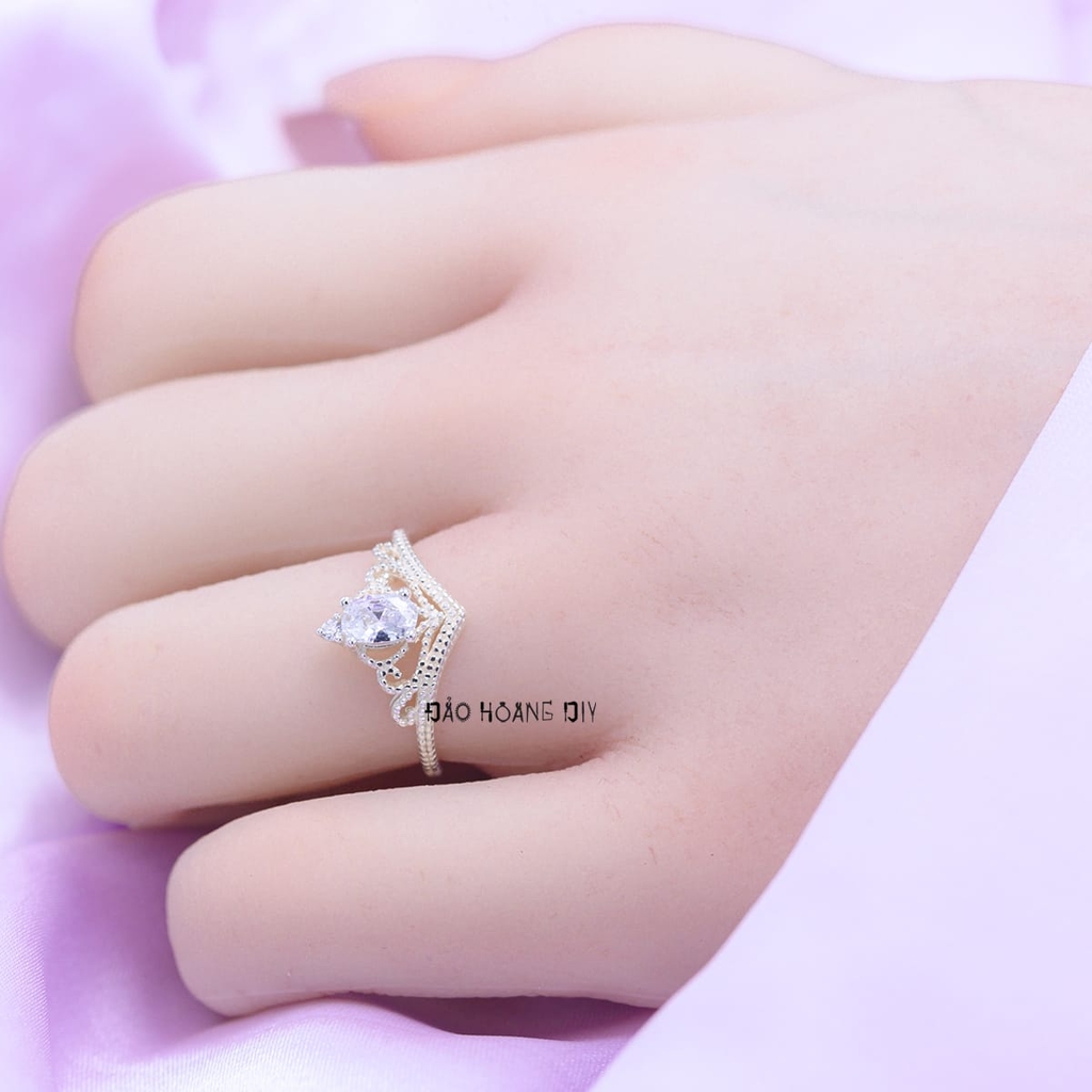 Nhẫn Bạc Nữ Trơn Hình Vương Miện Đính Đá N2408250060