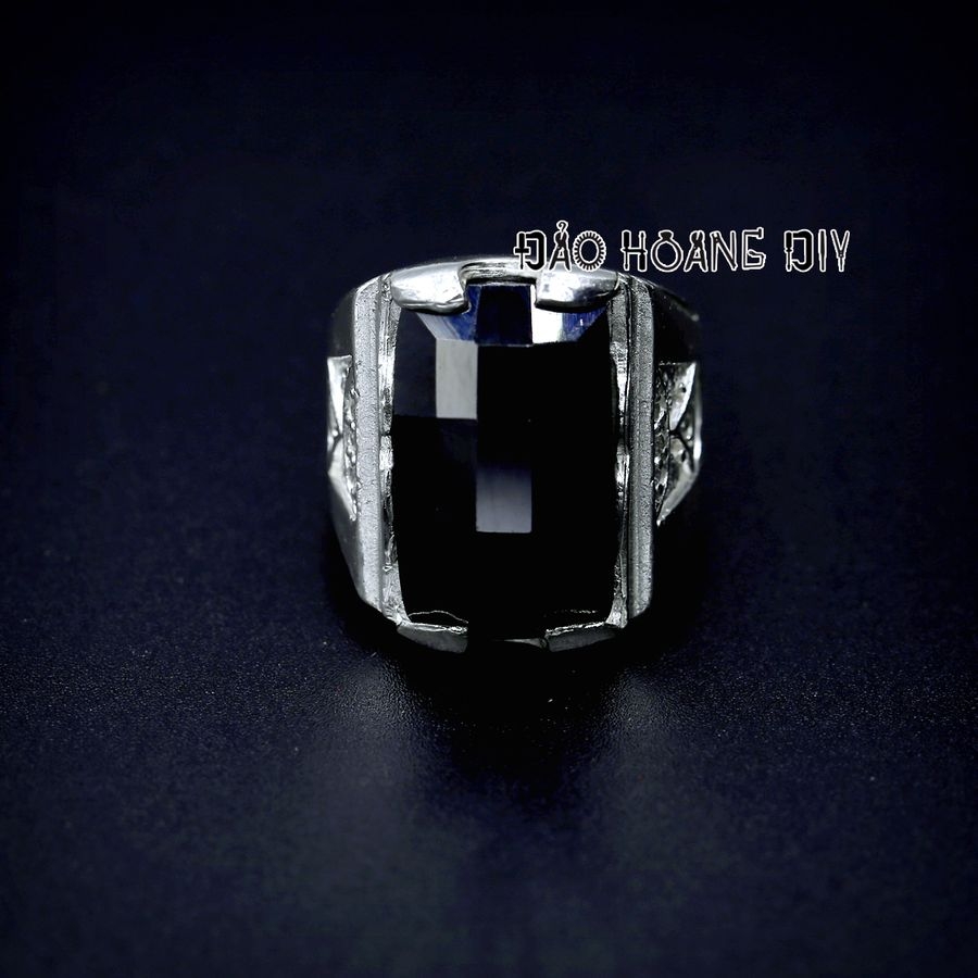 Nhẫn bạc nam đúc đá đen phay sáng lấp lánh cho người mệnh thủy PVN1799