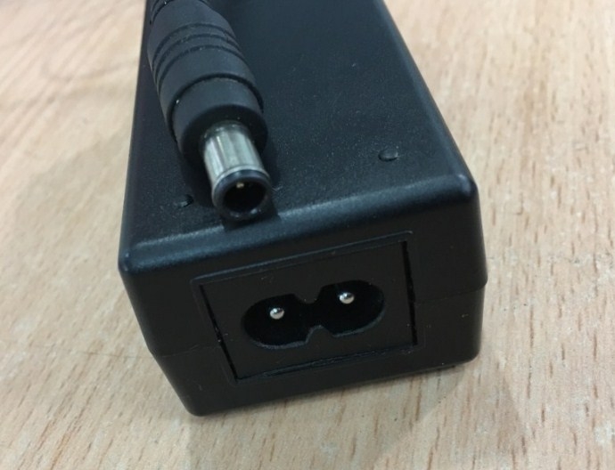 Adapter 14V 1.43A 20W SAMSUNG ADS-24SK-12-2 For LED Monitor SAMSUNG S19B300NW S19B300B S19B150N Connector Size 6.5mm x 4.4mm