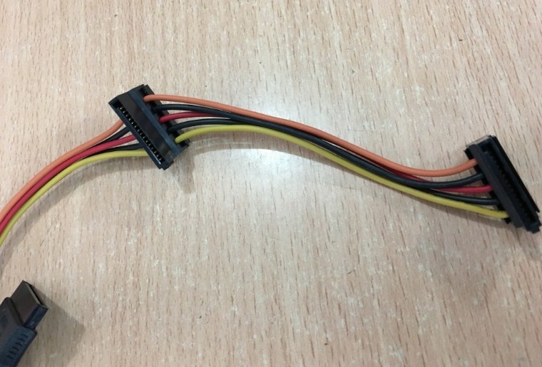 Dây nguồn cắm thêm ổ SSD cho máy đồng bộ chữ L vuông góc 90 độ SATA 15 Pin 1 Male to 3 FEMALE HARD DISK EXTEND CABLE Length 30Cm