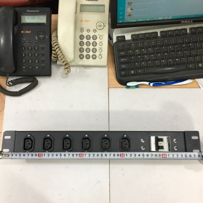 Thanh Phân Phối Nguồn Điện PDU Rack Mount 19 inch 1U 6 Way IEC C13 PDU MCB BHW-T4 C32 MITSUBISHI Công Suất Max 20A