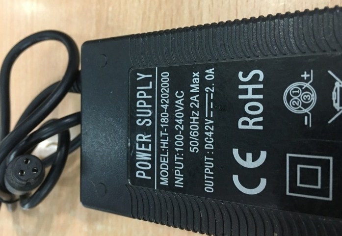 Adapter Li-Ion charger HLT-180-4202000 42V 2A For Xe Điện Cân Bằng 2 Bánh Connector Size 3-Prong Inline