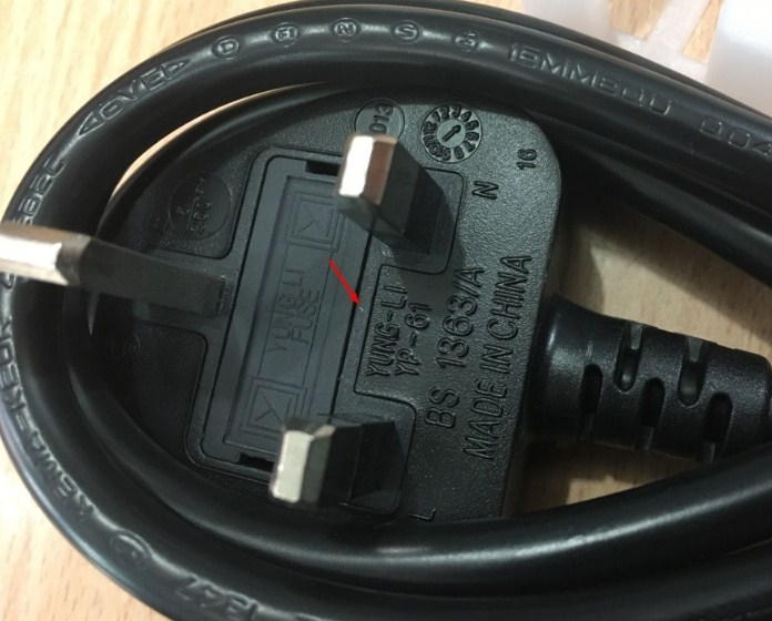 Dây Nguồn Yung Li YP-61 YC-12L UK Chuẩn 3 Chấu Có Cầu Chì Chữ L Vuông Góc 90 Độ AC Power Cord BS1363 to C13 Right Angle 10A 250V 3X0.75mm Length 1.8M