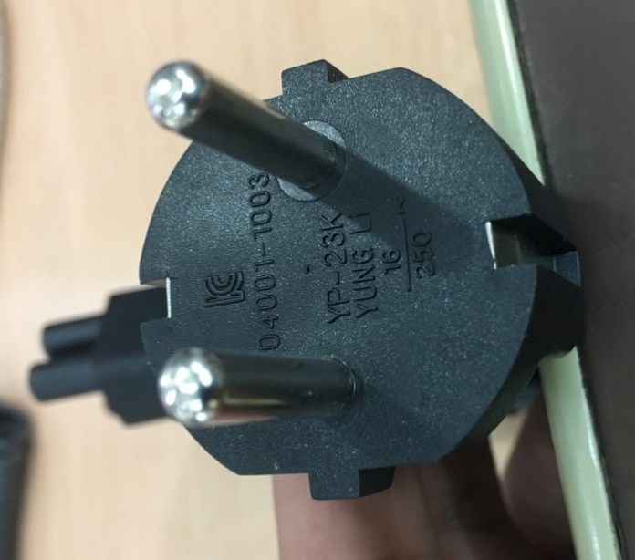 Cáp Nguồn Yung Li YP-23K YC-14 IEC C5 250V 2.5A Euro Power Cord 2 Prong 3x0.75mm Length 1.8M