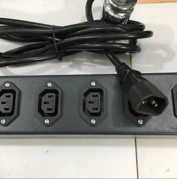 Thanh Phân Phối Nguồn Điện PDU Rack Mount 19 inch 1U 8 Way IEC C13 Công Suất Max 10A to C14 Plug Power Cord 3x1.5mm Length 4M