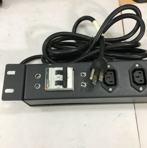 Thanh Phân Phối Nguồn Điện PDU Rack Mount 19 inch 1U 6 Way IEC C13 PDU MCB BHW-T4 C32 MITSUBISHI Công Suất Max 16A to NEMA 5-15P Plug Power Cord 3x2.08mm Length 2.5M