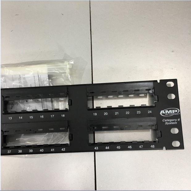 Khung Lắp Nhân Mạng Cho Thanh Trung Chuyển Đấu Nối AMP Netconnect CAT 6 48 Port Patch Panel 1375015-2