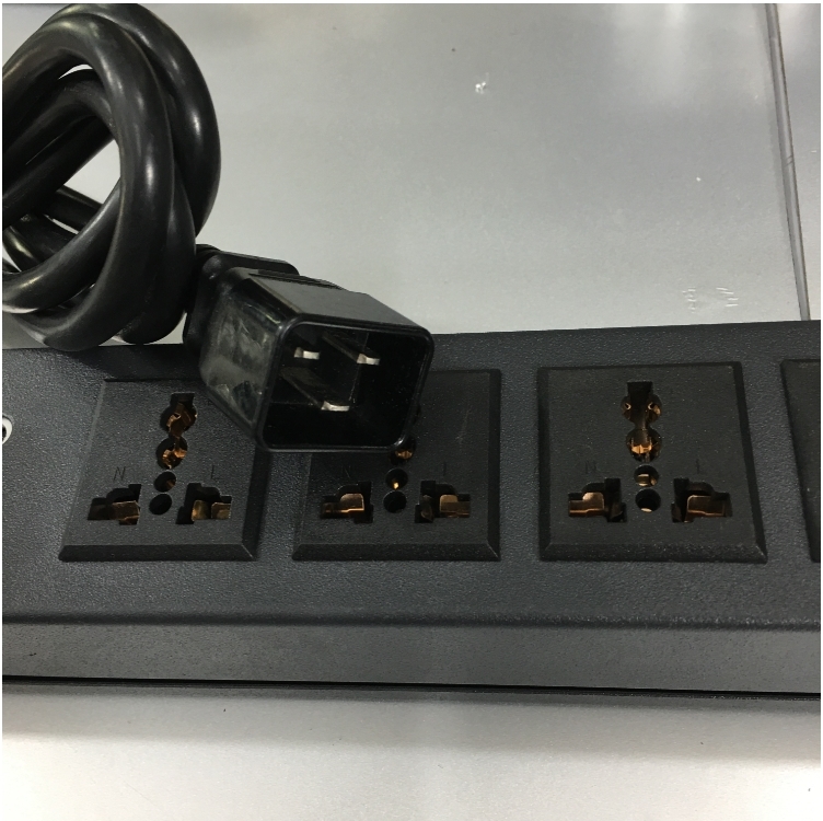 Thanh Phân Phối Nguồn Điện PDU 1U Rack Universal 6 Way UK Outlet Có MCB Công Suất Max 20A to C20 Plug Power Cord 3x1.5mm² Length 3M