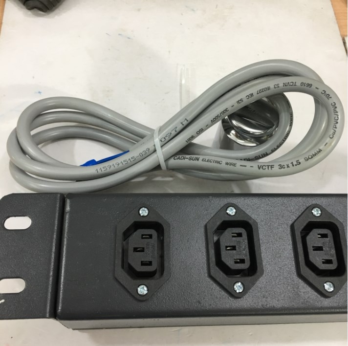 Thanh Phân Phối Nguồn Điện PDU Rack Mount 19 inch 1U 8 Way IEC C13 Công Suất Max 16A to Đầu Cos Nối Dây Plug Power Cord 3x1.5mm Length 1.8M