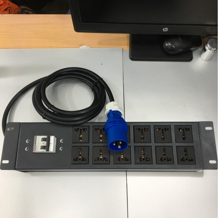 Thanh Nguồn PDU 2U Rack 19 12 Way Universal UK Outlet Có MCB BHW-T4 C32 MITSUBISHI Công Suất Max 16A 250V to IP44 IEC309-2 Plug Power Cord 3x2.5mm Length 3M