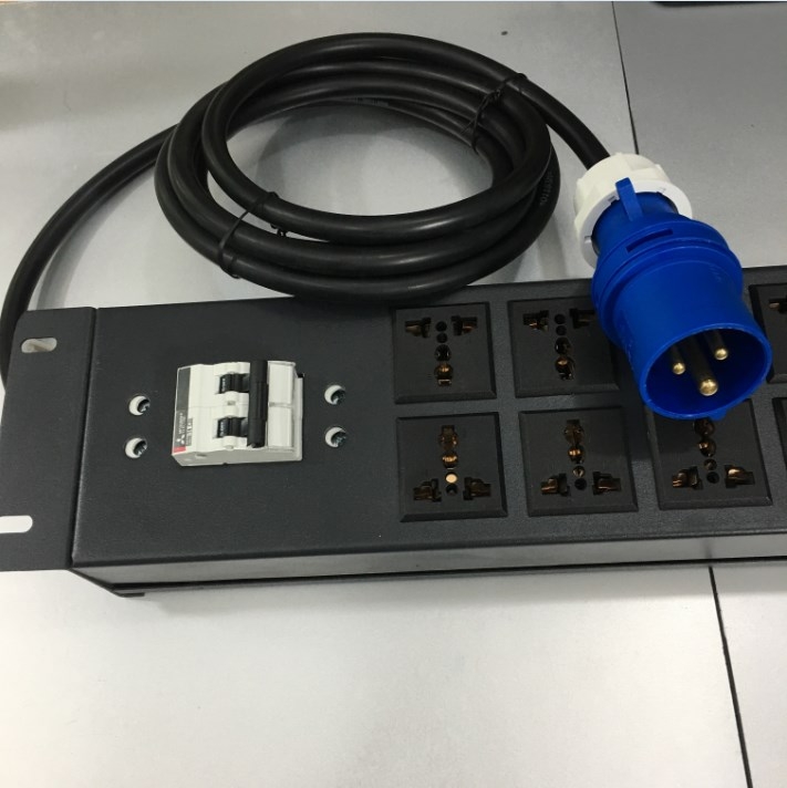 Thanh Nguồn PDU 2U Rack 19 12 Way Universal UK Outlet Có MCB BHW-T4 C32 MITSUBISHI Công Suất Max 16A 250V to IP44 IEC309-2 Plug Power Cord 3x2.5mm Length 3M