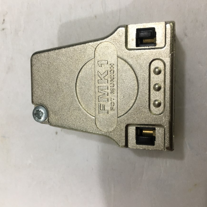 Vỏ Ốp Kim loại Lỗ Luồn Cáp Cong 45 Độ Đầu Hàn FMK Series Die Cast Zinc Angled D-sub Connector Backshell 9 Way Strain Relief