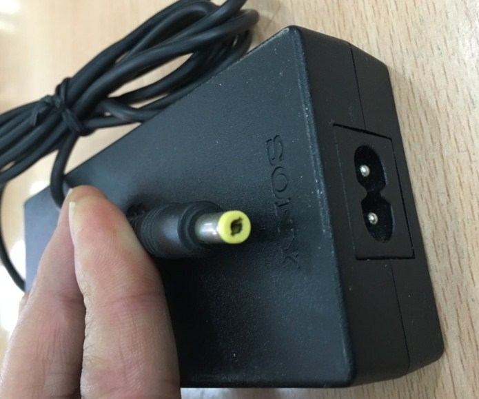 Adapter Original SONY SCPH-79100 8.5V 4.5A POWER SUPPLY FOR PS2 Connector Size 4.0mm x 1.7mm