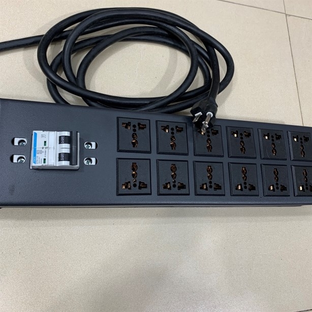 Thanh Nguồn Điện PDU 2U Rack Universal 12 Way UK Outlet Có MCB Công Suất Max 20A to NEMA 6-20P Plug Power Cord Length 3x3.31mm² Length 3M