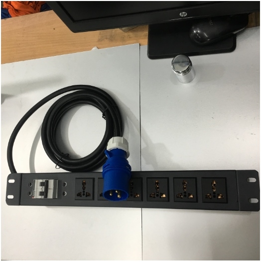 Thanh Nguồn PDU 1U Rack 19 6 Way Universal UK Outlet Có MCB BHW-T4 C32 MITSUBISHI Công Suất Max 16A 250V to IP44 IEC309-2 Plug Power Cord 3x2.5mm Length 5M