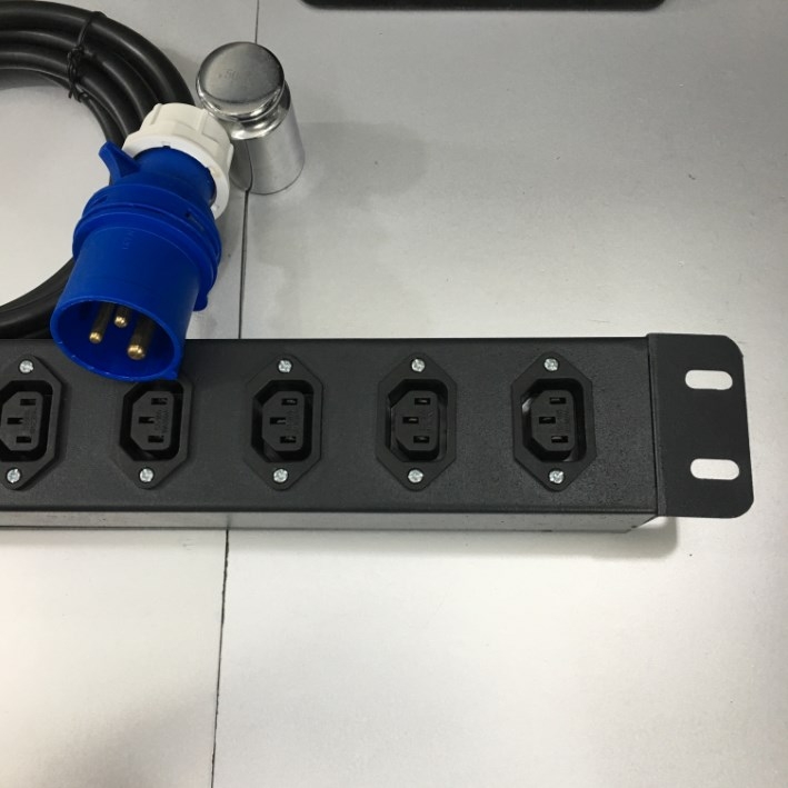 Thanh Nguồn PDU 1U Rack 19 6 Way IEC C19 Outlet Có MCB BHW-T4 C32 MITSUBISHI Công Suất Max 16A 250V to IP44 IEC309-2 Plug Power Cord 3x2.5mm Length 3M