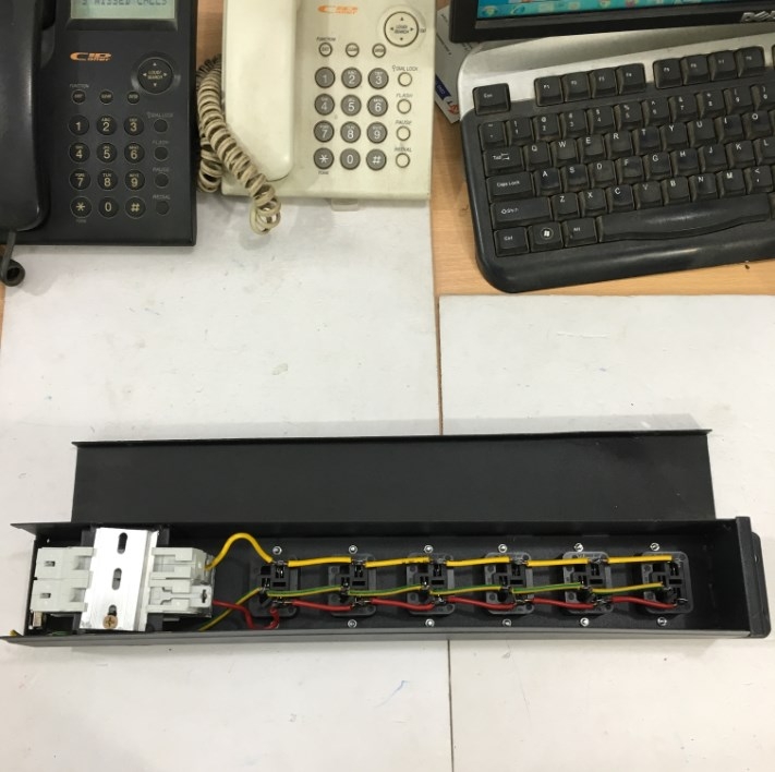 Thanh Phân Phối Nguồn Điện PDU Rack Mount 19 inch 1U 6 Way IEC C19 PDU MCB BHW-T4 C32 MITSUBISHI Công Suất Max 20A
