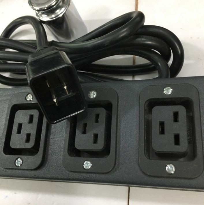 Thanh Phân Phối Nguồn Điện PDU Rack Mount 19 inch 1U 6 Way IEC C19 PDU MCB BHW-T4 C32 MITSUBISHI Công Suất Max 16A to C20 Plug Power Cord 3x1.5mm Length 2.5M